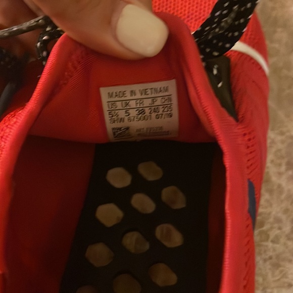 Adidas NMD boys 5.5 - Picture 3 of 4